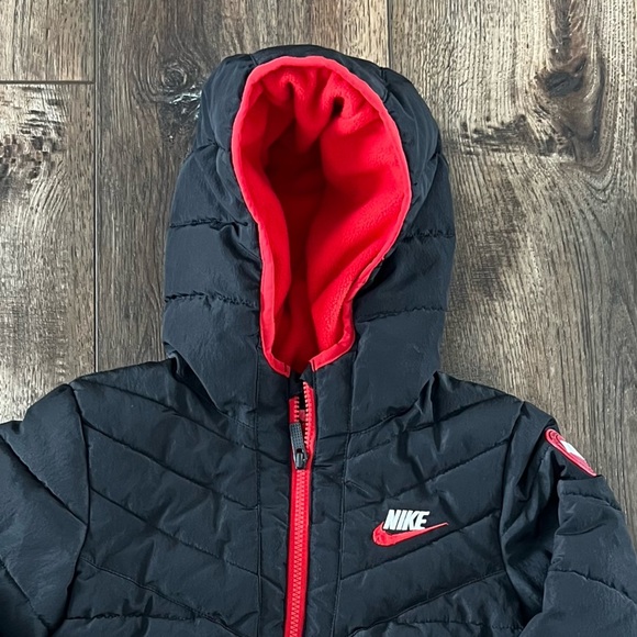 Nike “Just Do It” Puffer Jacket Boys Black/Red Hooded Size Large 6-7 years - Picture 3 of 11